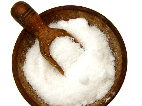 płukanki z soli pomogą na bolące gardło