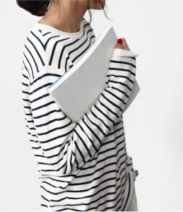 bluzka w paski stylizacje