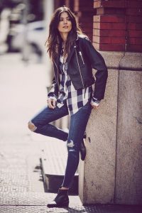 koszula w kratę stylizacje