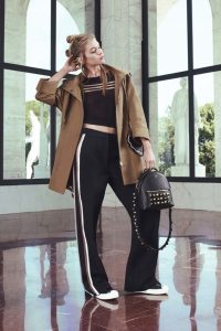 modne spodnie z lampasami